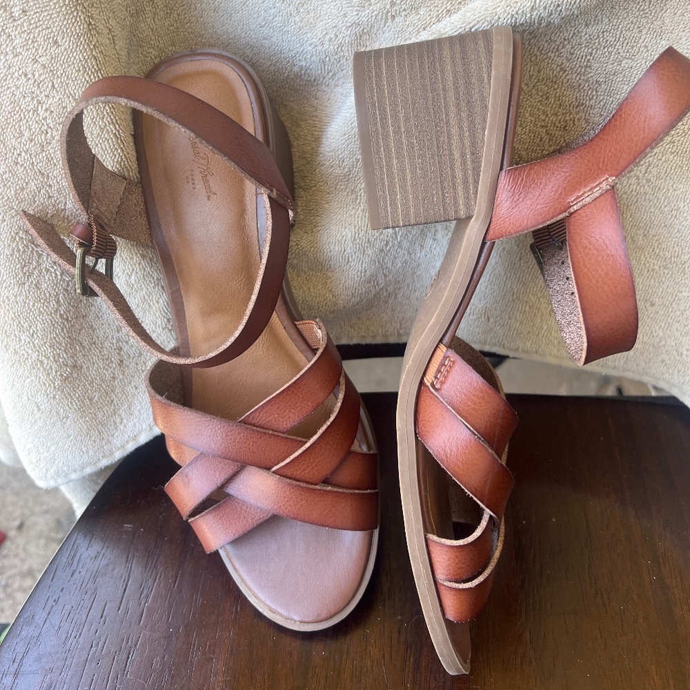 Anytime sandals with straps